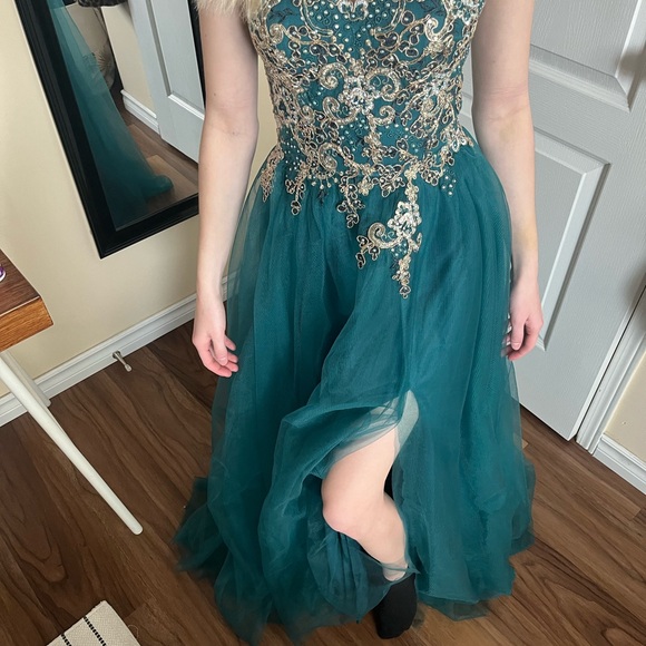 LAURA prom dress Green gold and pearl (brand new, worn once, freshly drycleaned) - Picture 8 of 10